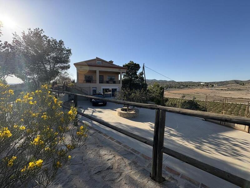 4 bedroom Villa for sale