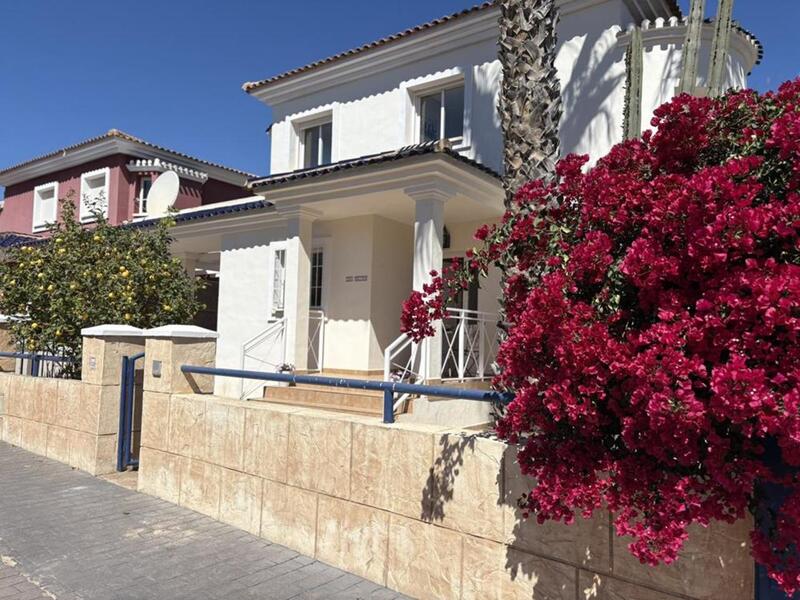 2 спальная комната вилла продается