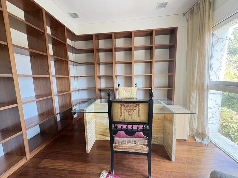 4 Cuarto Villa en venta