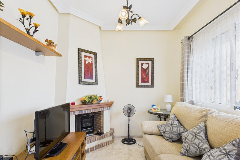 2 slaapkamer Gezinswoning Te koop