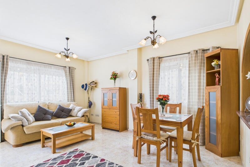2 slaapkamer Gezinswoning Te koop