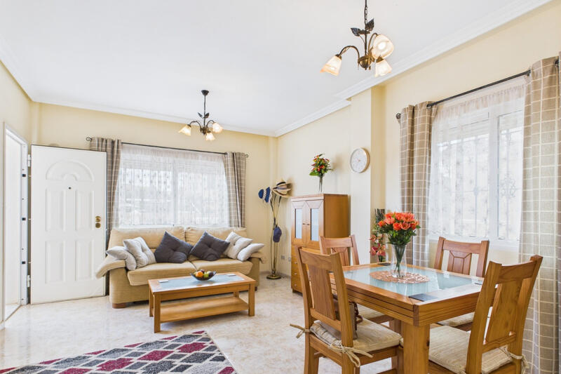 2 slaapkamer Gezinswoning Te koop