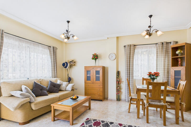 2 slaapkamer Gezinswoning Te koop