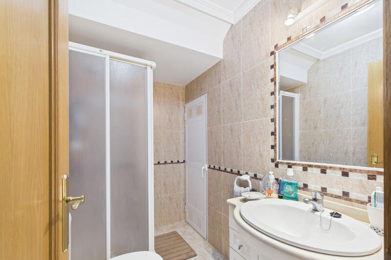 2 slaapkamer Gezinswoning Te koop