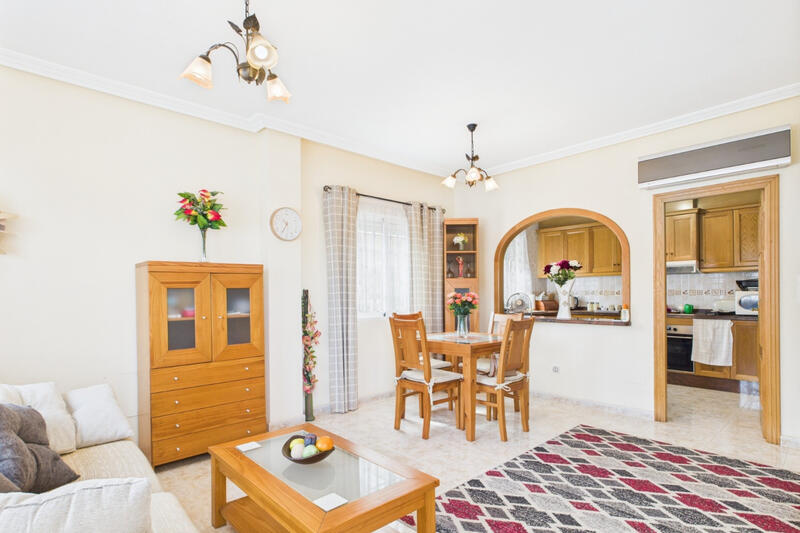 2 slaapkamer Gezinswoning Te koop
