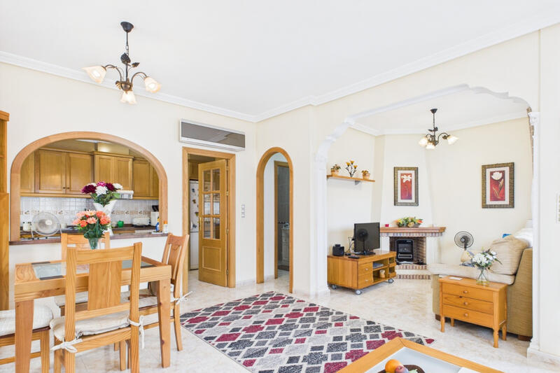 2 slaapkamer Gezinswoning Te koop
