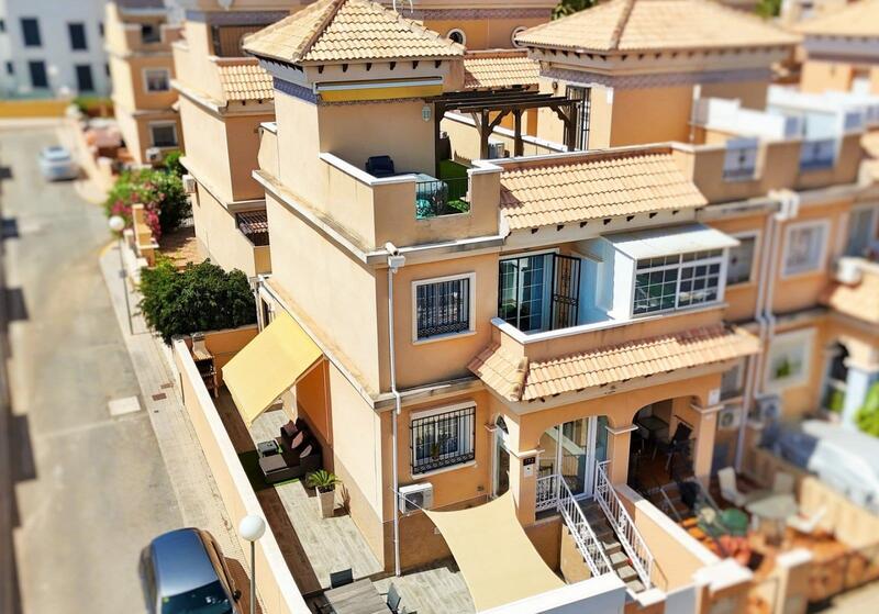 Villa en venta en Orihuela Costa, Alicante