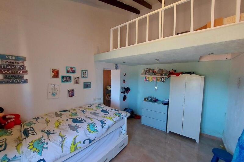 5 bedroom Country House for sale