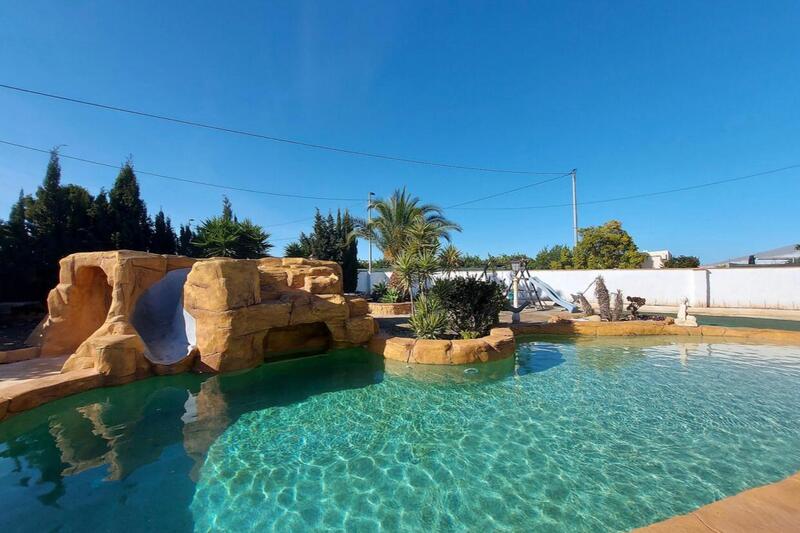5 bedroom Country House for sale