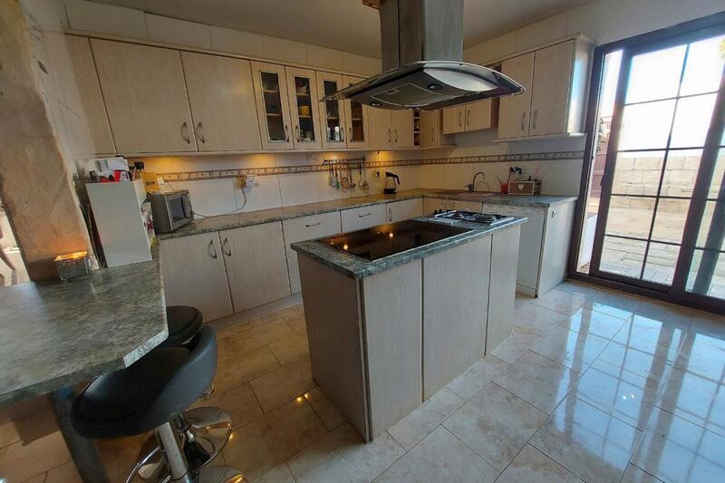 5 bedroom Country House for sale