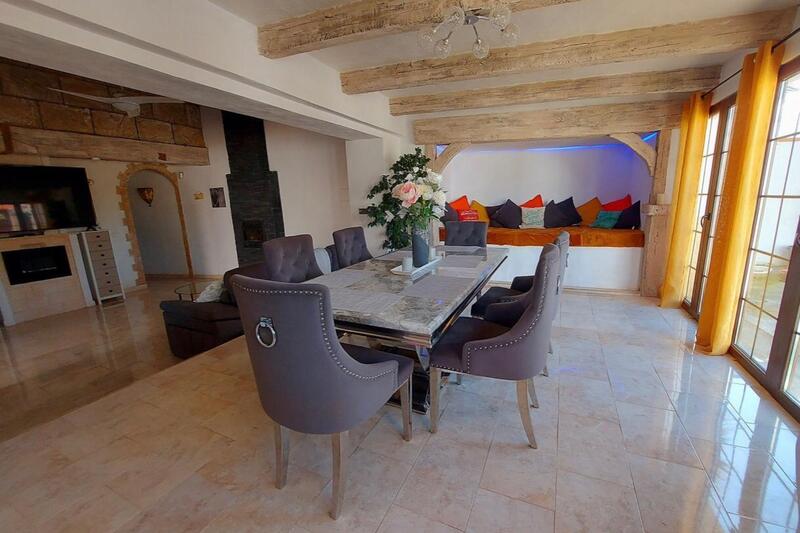 5 bedroom Country House for sale