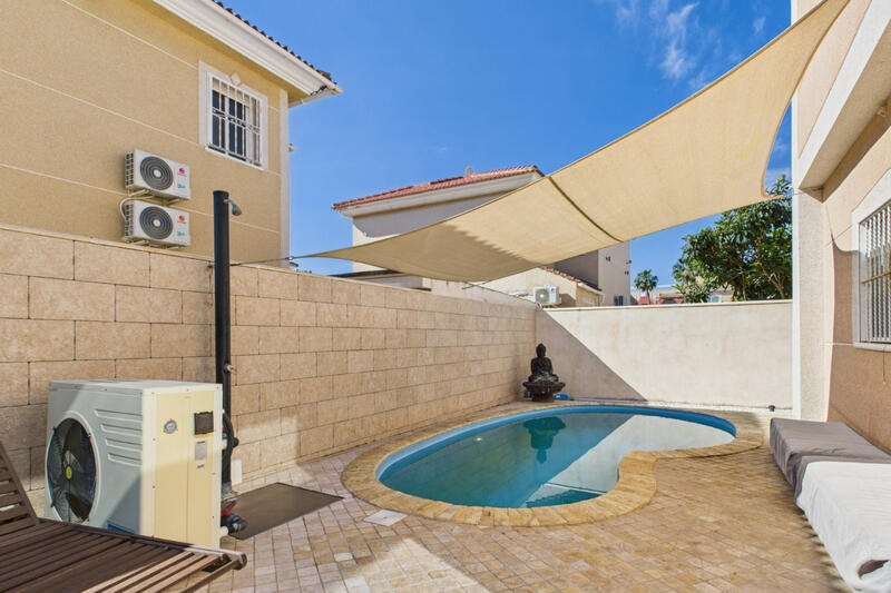 4 Cuarto Villa en venta