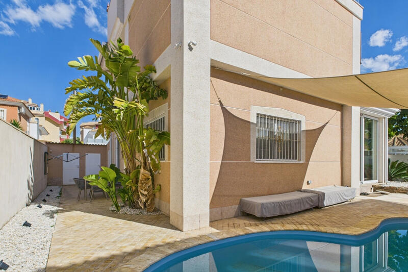 4 Cuarto Villa en venta