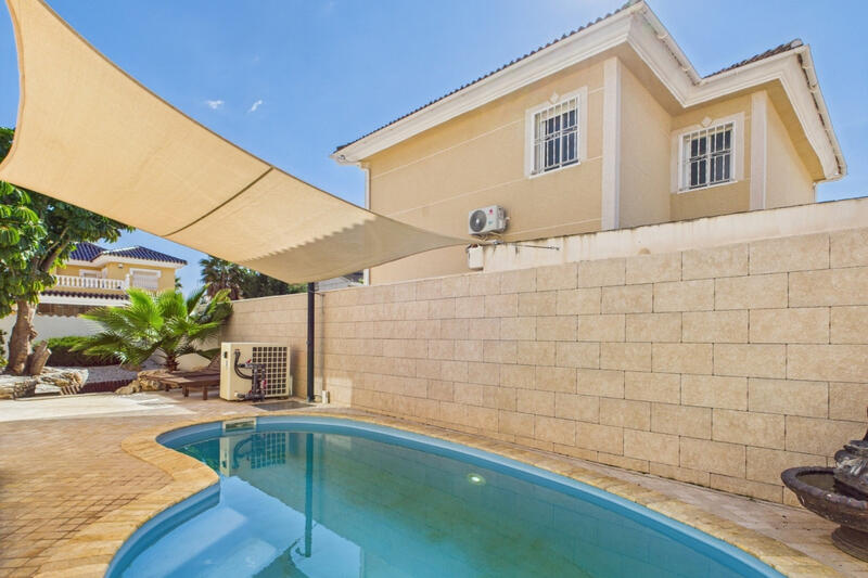 4 Cuarto Villa en venta