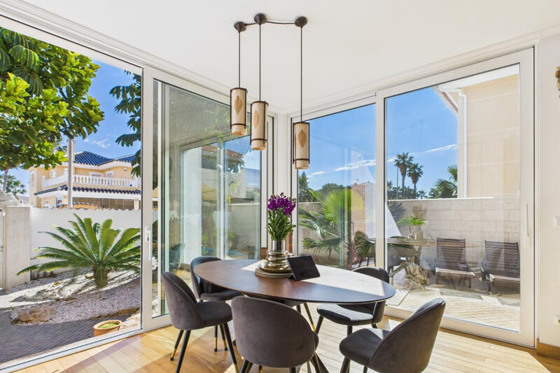 4 Cuarto Villa en venta