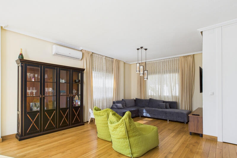 4 Cuarto Villa en venta