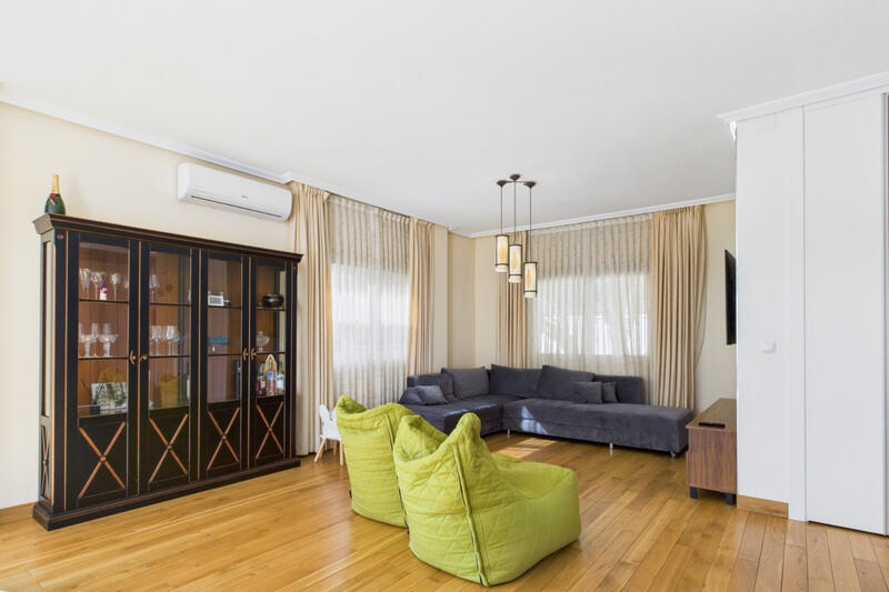 4 Cuarto Villa en venta