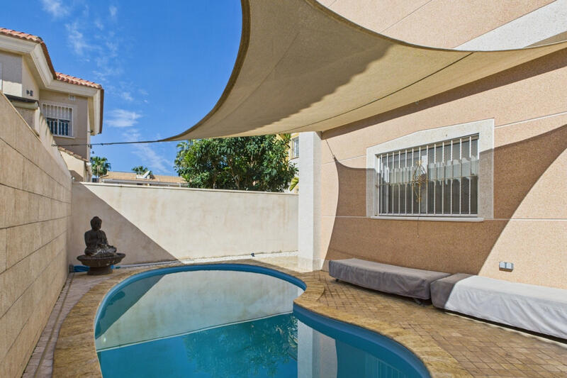 4 Cuarto Villa en venta