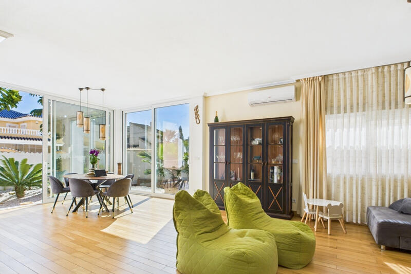 4 Cuarto Villa en venta