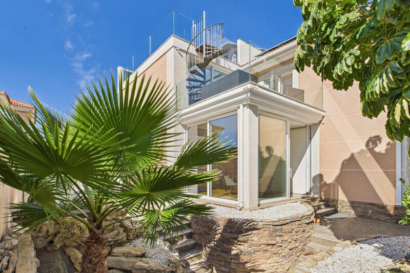 4 Cuarto Villa en venta