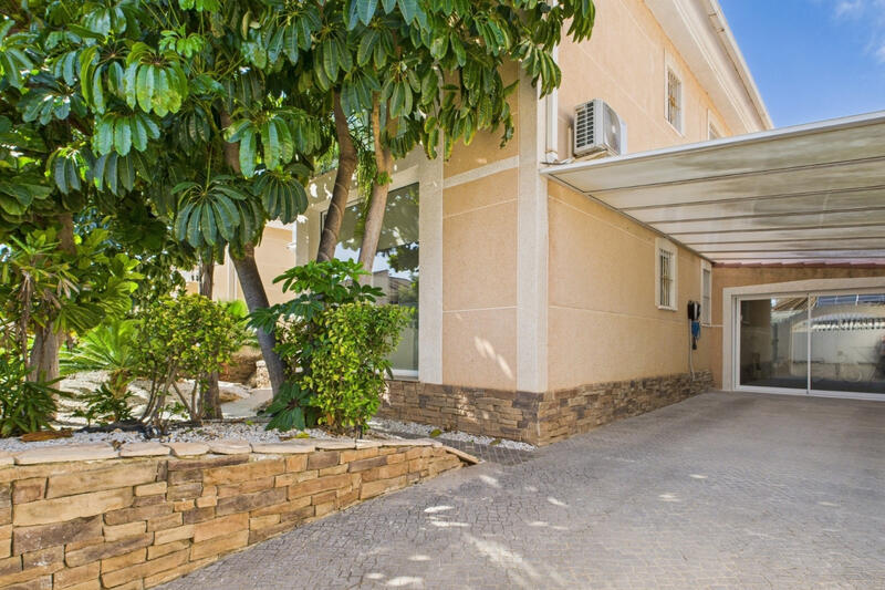 4 Cuarto Villa en venta