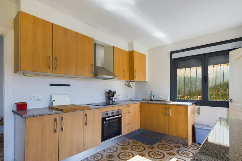 4 bedroom Townhouse for sale