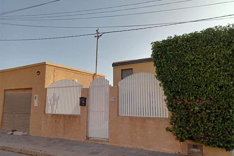 4 bedroom Townhouse for sale