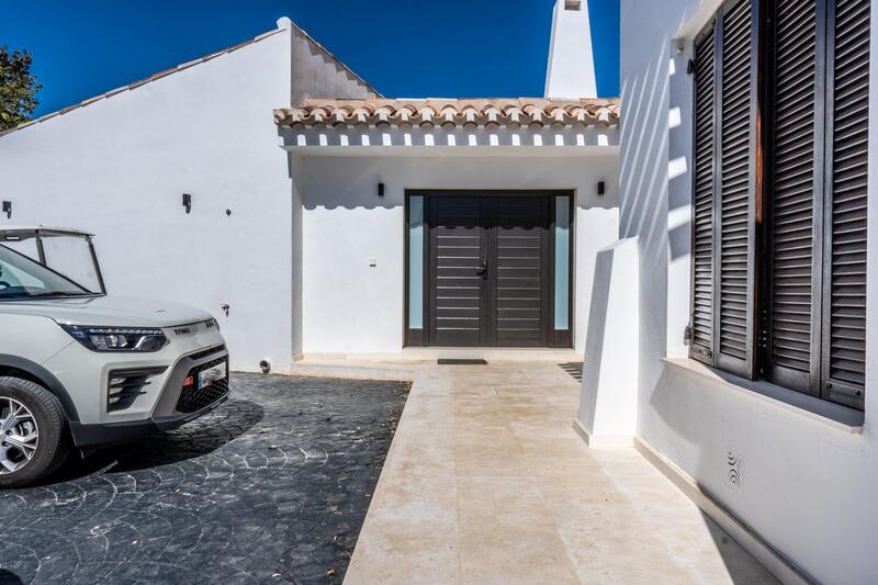 5 bedroom Villa for sale