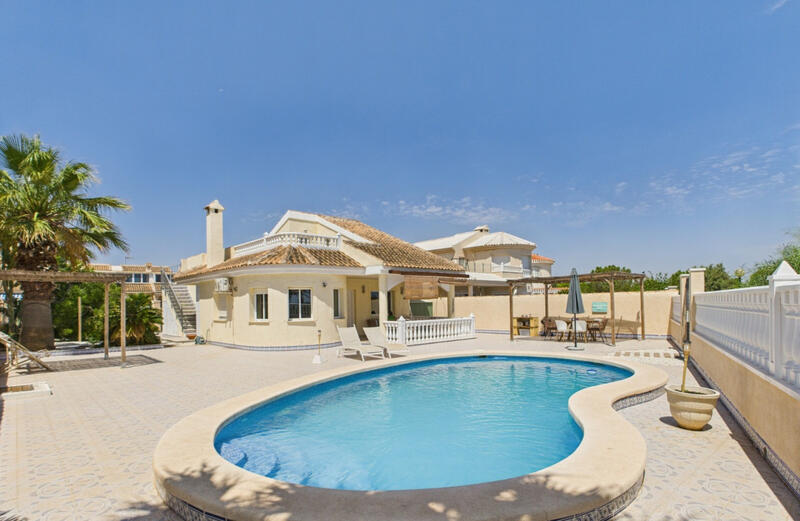 вилла продается в Los Urrutias, Murcia