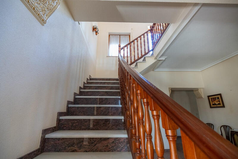 6 sovrum Villa till salu