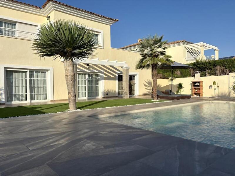 4 slaapkamer Villa Te koop