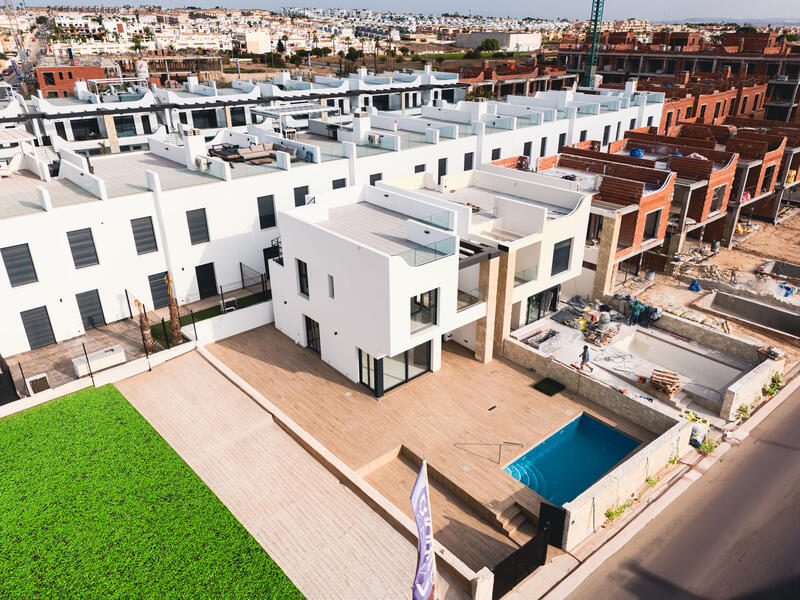 4 bedroom Apartment for sale