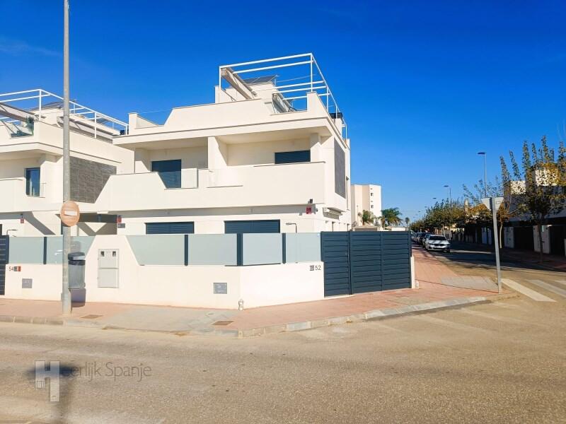 3 bedroom Townhouse for sale