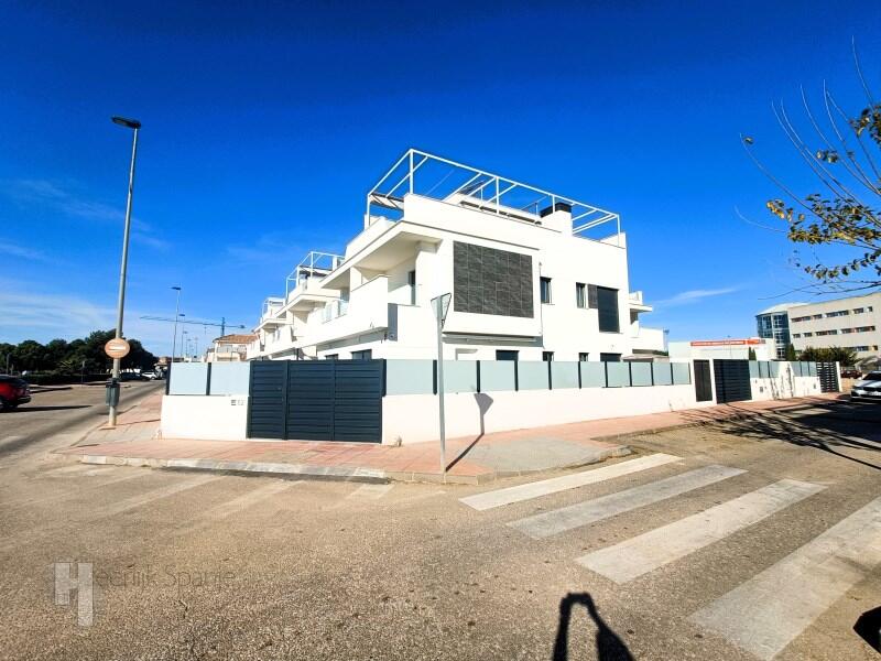 3 bedroom Townhouse for sale