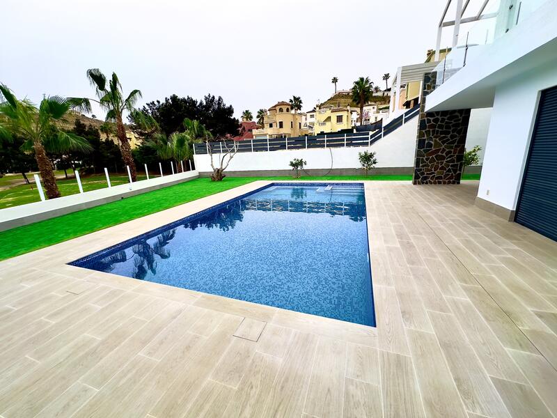 4 bedroom Apartment for sale