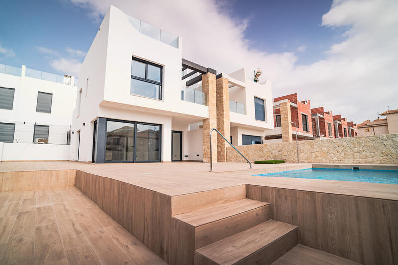 4 bedroom Apartment for sale