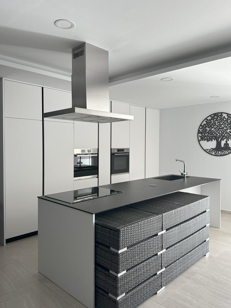 4 bedroom Apartment for sale