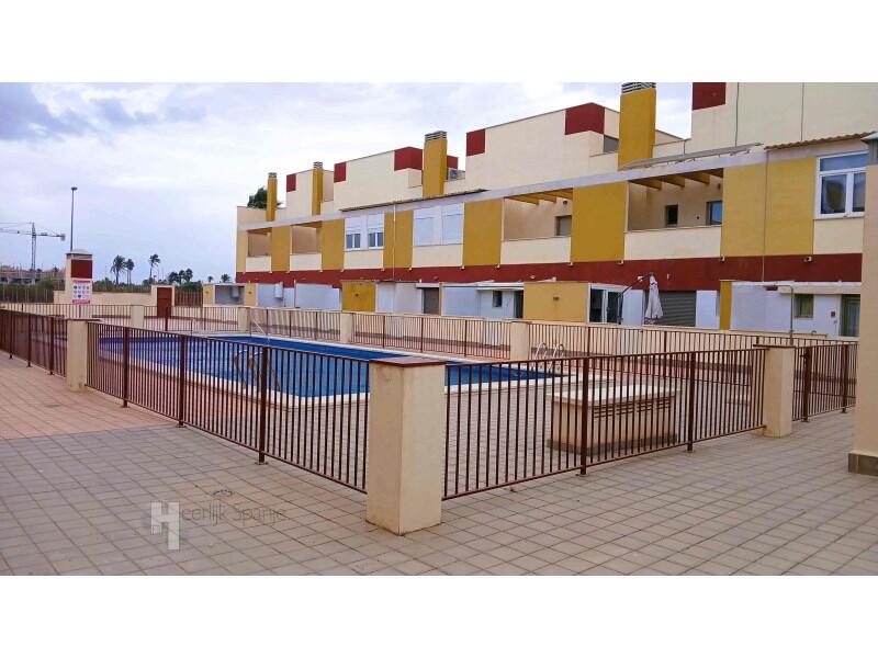 2 bedroom Townhouse for sale