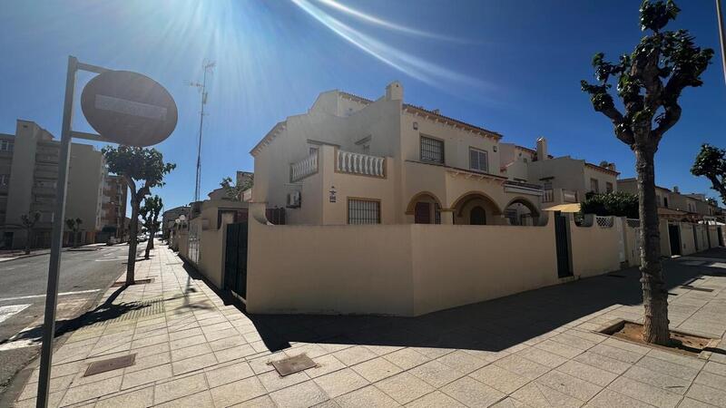 3 bedroom Townhouse for sale