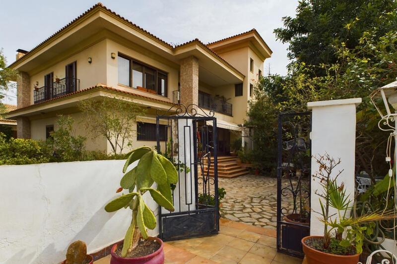 6 chambre Villa à vendre 6 chambre Villa à vendre