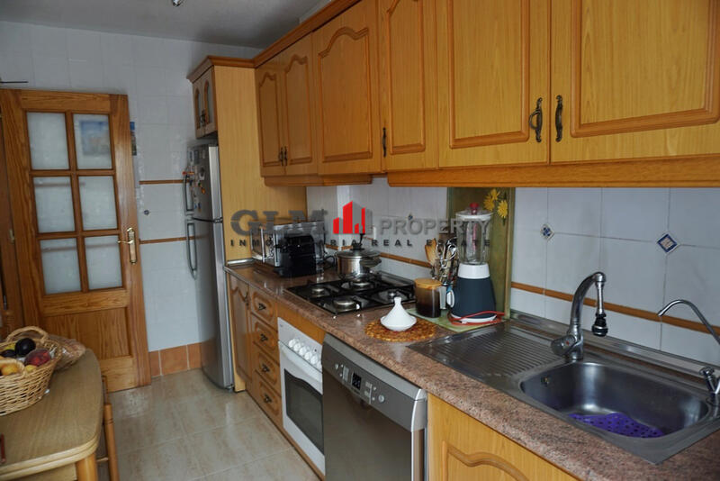 4 спальная комната квартира продается