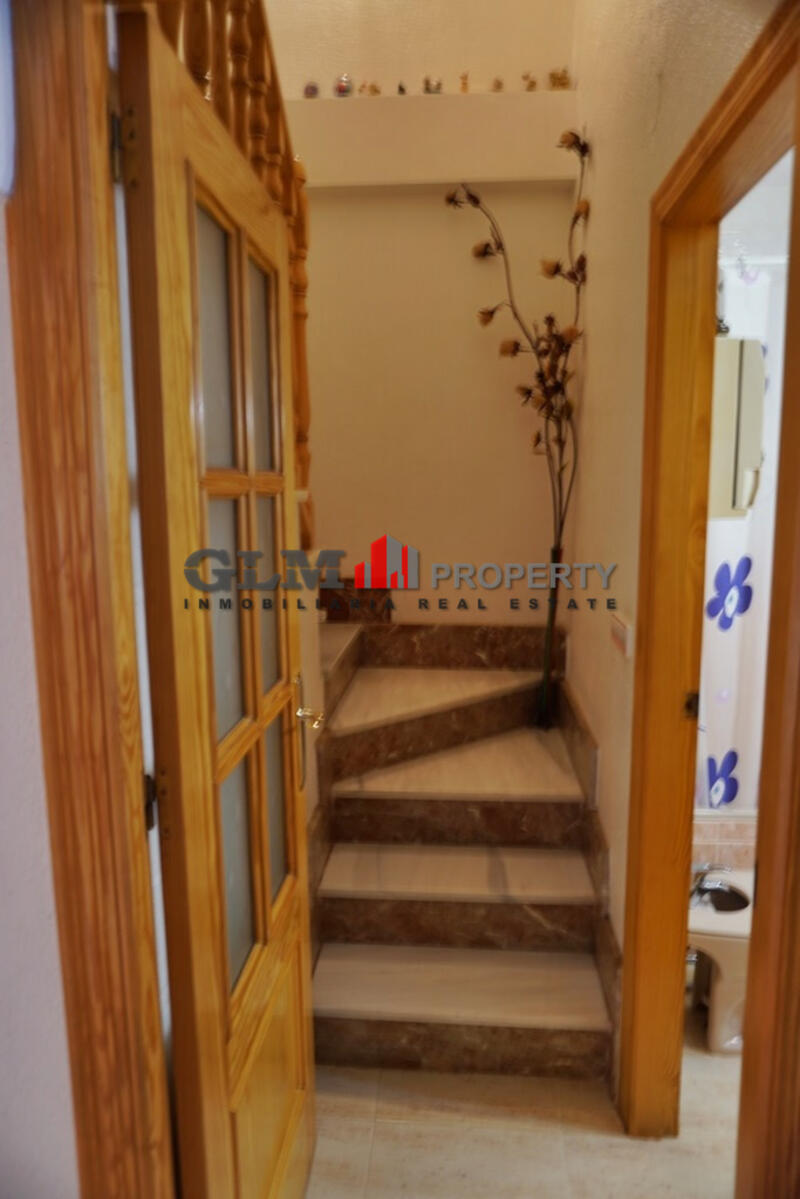 4 спальная комната квартира продается