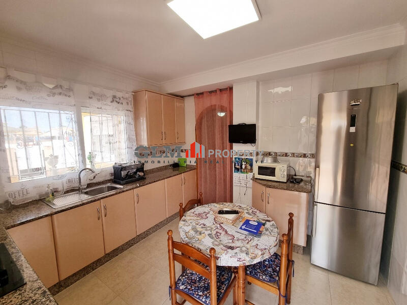 3 спальная комната квартира продается