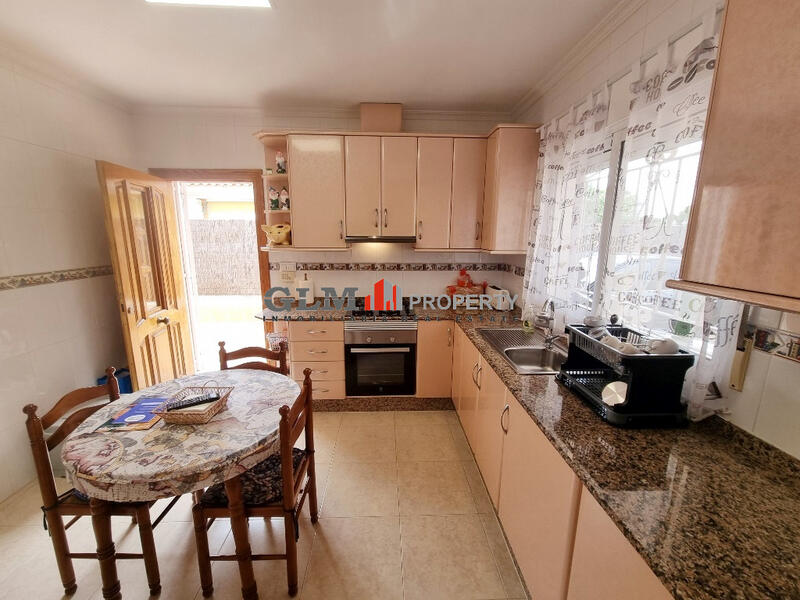 3 спальная комната квартира продается