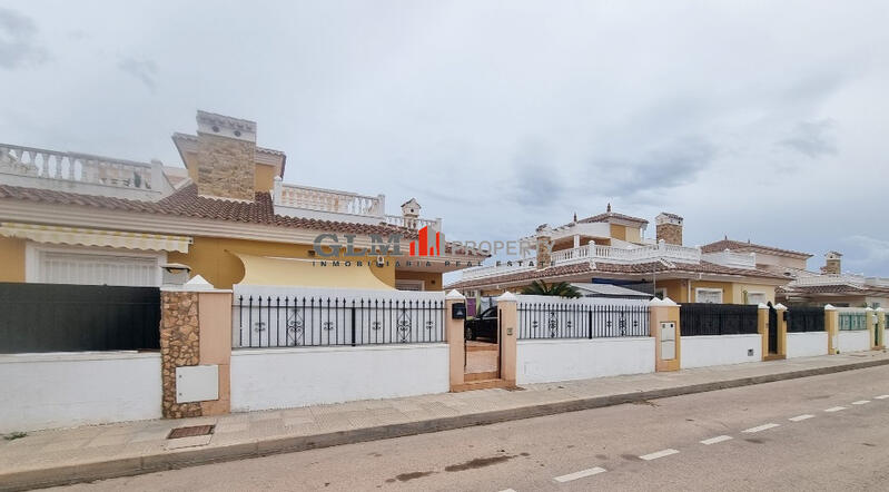 3 спальная комната квартира продается