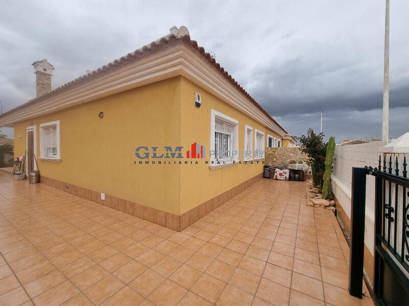 3 спальная комната квартира продается