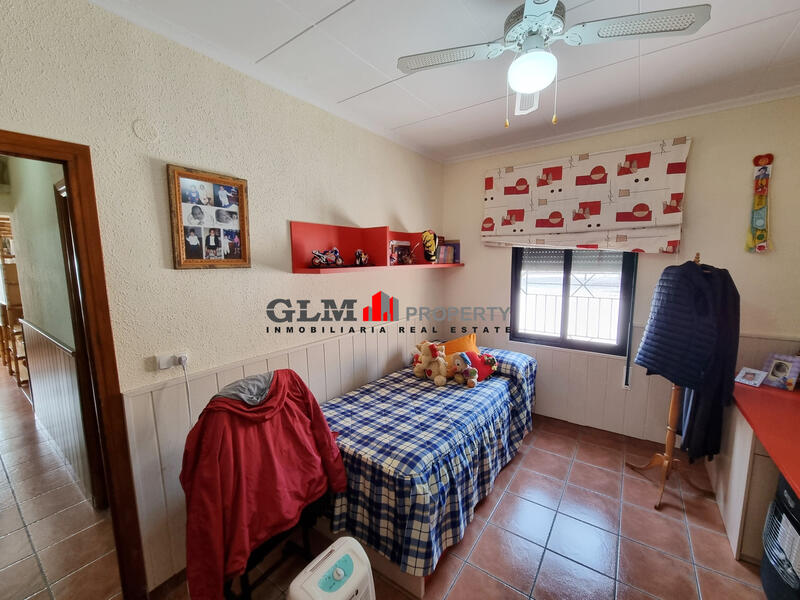 4 bedroom Apartment for sale