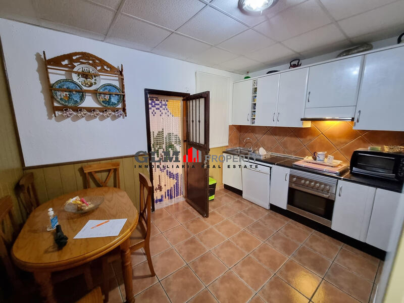 4 bedroom Apartment for sale