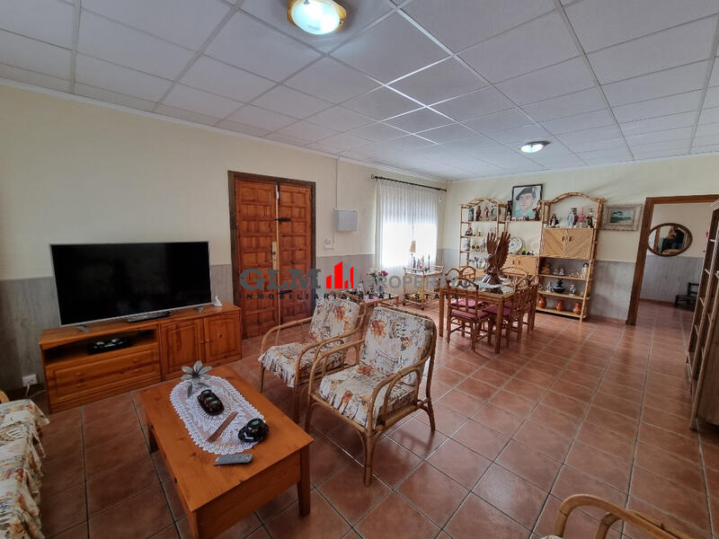 4 bedroom Apartment for sale