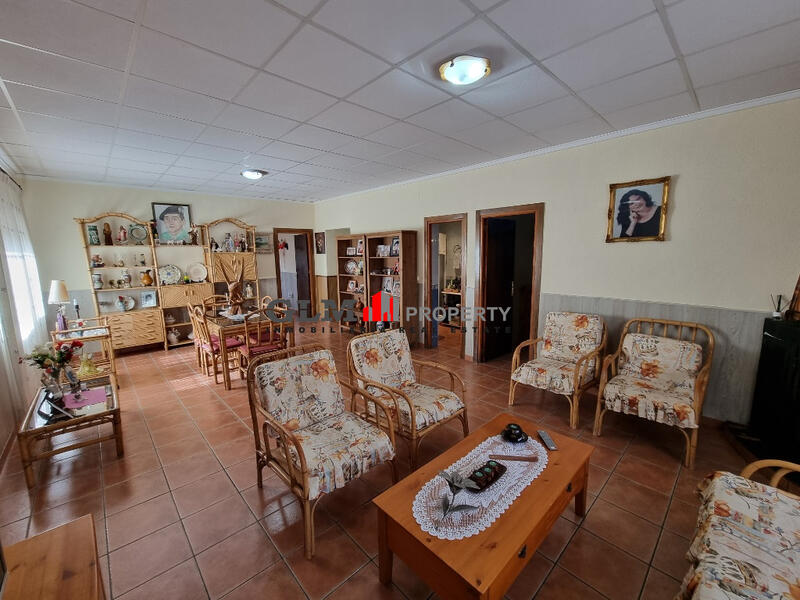 4 bedroom Apartment for sale